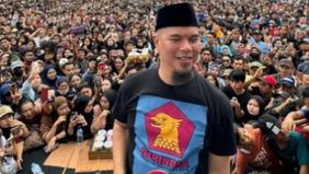 Artis sekaligus pentolan Dewa 19, Ahmad Dhani dikabarkan bakal mencalonkan diri sebagai Walikota Surabaya di Pilkada 2024.