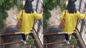 Beredar video memperlihatkan seorang ibu-ibu kesulitan untuk berjalan usai alas besi JPO (Jembatan Penyeberangan Orang) bolong diduga dicuri. Hal tersebut menjadi viral di media sosial.