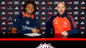 Manchester United resmi mendatangkan Joshua Zirkzee dari Bologna dengan harga 36,5 juta poundsterling atau setara Rp765 miliar.