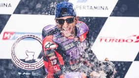 Pembalap asal Spanyol dan Tim Pramac Ducati, Jorge Martin berhasil naik podium usai finis di peringkat pertama dalam MotoGp di Sirkuit Mandalika pada Minggu siang kemarin, 29 September 2024.