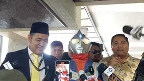 Anggota DPR RI periode 2024-2024 terpilih, Jamaluddin Malik kini tengah menjadi sorotan setelah dirinya mengenakan baju ultraman saat pelantikan sebagai Anggota DPR RI.