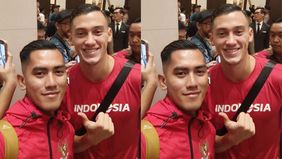 Pemain belakang Timnas Indonesia, Jay Idzes tengah menjadi perbincangan hangat di media sosial setelah dirinya bertemu dengan kembarannya asal Citayam yaitu Hanafi.