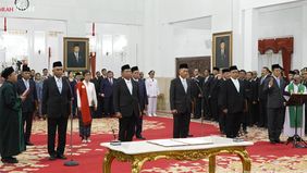 Presiden Prabowo Subianto baru saja melantik Pimpinan dan Dewas Pengawasan (Dewas) Komisi Pemberantas Korupsi (KPK) di Istana Negara pada Senin siang tadi, Senin 16 Desember 2024.