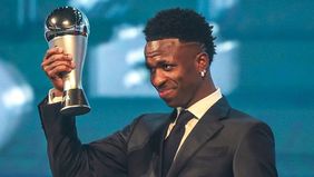 Pemain Real Madrid, Vinicius Junior berhasil meraih penghargaan pemain terbaik versi FIFA 2024 dalam acara FIFA Award 2024 di Doha Qatar pada Rabu dini hari tadi, 18 Desember 2024.