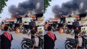 Beredar video memperlihatkan bangunan semi permanen terbakar di Jalan Agung Karya 7, Tanjung Priok, Jakarta Utara pada Minggu siang tadi, 29 Desember 2024.