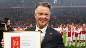 Beredar kabar mengenai mantan pelatih Timnas Belanda, Loi Van Gaal bakal menjadi Direktur Teknis Timnas Indonesia. Namun hal itu langsung dibantah oleh pria berusia 73 tahun itu.