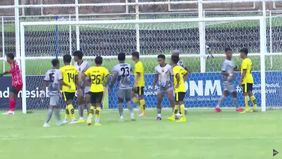 PSM Madiun berasil memetik poin sempurna setelah menubangkan Waanal Brothers dengan skor 3-2 dalam lanjutan PNM Liga Nusantara Grup B di Stadion I Gusti Ngurah Rai pada Kamis 9 Januari 2025.