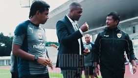 Pelatih Timnas Indonesia, datang ke Stadion Madya untuk menyaksikan latihan Timnas U-20 di bawah arahan Indra Sjafri.