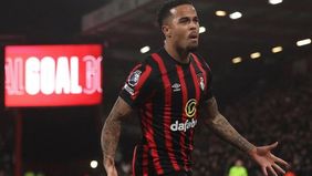 Pemain Bournemouth, Justin Kluivert menjadi mimpi buruk para tim besar Premier League. Kini yang menjadi korban keganasan anak dari pelatih Timnas Indonesia Patrick Kluivert itu adalah Chelsea.