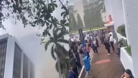 Beredar video memperlihatkan gedung Panin Bank, Senayan, Jakarta Pusat terbakar sampai mengeluarkan asap sangat tebal pada Selasa, 21 Januari 2024.