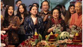 Ketua Umum PDIP sekaligus Presiden Kelima RI, Megawati Soekarnoputri meratakan ulang tahun ke-78 dirayakan dengan sangat sederhana bersama keluarga di Istana Batu Tulis, Bogor, pada Kamis 23 Januari 2024.