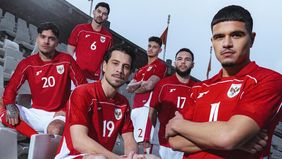 Jersey terbaru Timnas Indonesia dengan desain "Indonesia Pusaka" diperkenalkan, dilengkapi teknologi kain baru atas permintaan pelatih Patrick Kluivert.