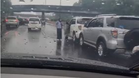 Kecelakaan tabrakan beruntun terjadi di Tol Janger KM 7 arah Tomang di lanjur paling kanan. Hal tersebut menjadi viral di media sosial.