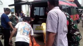 Beredar video memperlihatkan pasangan suami istri diduga bunuh diri di kontrakannya area Warung Kobak Jati, Desa Pasir Gombong, Cikarang Utara, Kabupaten Bekasi. Hal tersebut menjadi viral di media sosial.