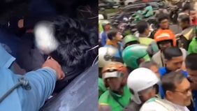 Beredar video memperlihat diduga pelaku begal dihajar massa di Kelapa Gading, Jakarta Utara. Hal tersebut menjadi viral di media sosial.