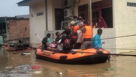 Hujan intensitas tinggi pada Senin (3/3) malam hingga Selasa (4/3) dini hari menyebabkan banjir di wilayah Kota dan Kabupaten Bekasi, Jawa Barat.