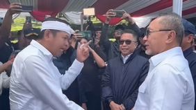 Menteri Koordinator Bidang Pangan, Zulkifli Hasan menyegel empat perusahaan yang diduga merusak lingkungan di daerah Cisarua Bogor.