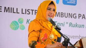 Bupati Pekalongan, Fadia Arafiq tengah menjadi perbincangan hangat di media sosial setelah ia memaki-maki warga melalui media sosial saat menanyakan masalah anggaran.