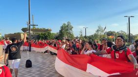 Ratusan suporter Timnas Indonesia terlihat sudah memenuhi Stadion Allianz jelang pertandingan menghadapi Australia di Kualifikasi Piala Dunia 2026 Zona Asia pada Kamis sore ini, pukul 16.10 WIB.