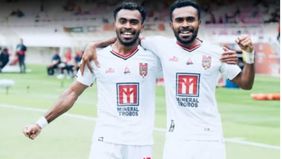 Yakub Sayuri dan Yakob Sayuri merupakan adik-kakak yang sama-sama memperkuat Malut United. Keduanya mendapatkan komentar bernada rasis di media sosial setelah menumbangkan Persib Bandung.