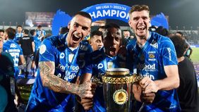 Pemain belakang Persib Bandung, Victor Igbonefo kini mencatatkan rekor gemilang setelah mengantarkan Maung Bandung menjadi Juara Liga 1 pada musim 2025.