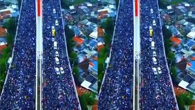 Ribuan Bobotoh padati jembatan Jalan Pasopati usai Persib Bandung dinyatakan juara Liga 1 musim 2024/2025.