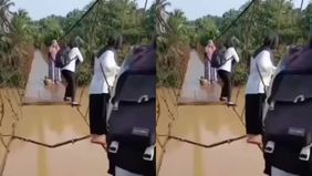 Beredar video memperlihatkan beberapa warga yang meminta Dedi Mulyadi menjadi gubernur Jambi usai viral jembatan gantung bolong hingga banyak jalan rusak.