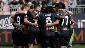 Venezia klub yang diperkuat pemain Timnas Indonesia Jay Idezs pada musim ini resmi terdegradasi setelah menelan kekalahan atas Juventus dengan skor 2-3 dalam laga penutup Serie A pada Senin dini hari tadi, 26 Mei 2025.