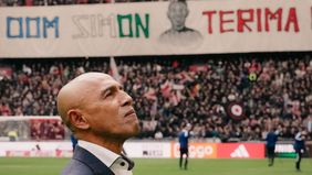 Legenda Ajax Amsterdam, Simon Tahamata dikabarkan bakal bergabung dengan staf Timnas Indonesia. Hal tersebut diungkapkan salah satu media Belanda yaitu VoetbalPrimeur.