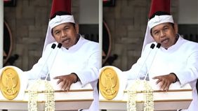 Gubernur Jawa Barat, Dedi Mulyadi memberikan sejumlah bonus kepada petugas upacara dalam momen peringatan Hari Kebangkitan Nasional di Gedung Sate.