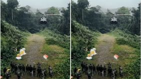 Beredar video memperlihatkan cara anggota TNI mendapatkan kiriman logistik ketika berada di pegunungan hutan Papua.