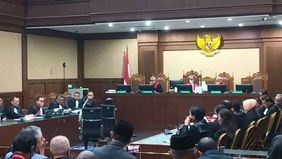 Setelah tiga kali absen dari panggilan jaksa, kader Partai Demokrasi Indonesia Perjuangan (PDIP) Saeful Bahri akhirnya hadir di Pengadilan Tindak Pidana Korupsi (Tipikor) Jakarta sebagai saksi kasus Hasto Kristiyanto.