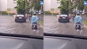 Beredar video memperlihatkan kondisi banjir di depan Masjid Bintaro yang membuat lalu lintas sedikit terkendala. Hal tersebut menjadi viral di media sosial.