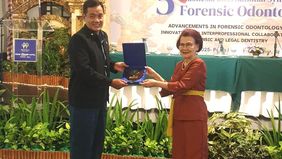 Odontologi Forensik merupakan salah satu cabang ilmu kedokteran gigi yang memiliki fokus pada aplikasi kedokteran gigi di bidang forensik meliputi penggunaan catatan gigi (dental record) sebagai data primer pada bidang kedokteran gigi forensik baik  