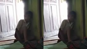 Beredar video memperlihatkan seorang anak berusia 12 tahun menangis karena ingin sekolah. Namun kondisi sang ayah lumpuh dan tidak memiliki uang. Hal tersebut menjadi viral di media sosial.