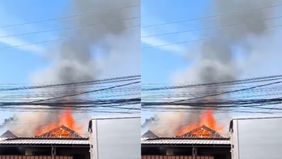 Beredar video memperlihatkan sebuah rumah mengalami kebakaran hebat di Cibinong. Hal tersebut menjadi viral di media sosial.