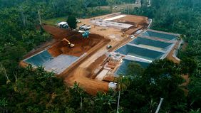 PT Pertamina (Persero) melalui anak perusahaan PT Pertamina Geothermal Energy Tbk terus mengembangkan energi baru terbarukan berbasis panas bumi atau Pembangunan Pembangkit Listrik Tenaga Panas Bumi (PLTP) di Ulubelu Gunung Tiga, Lampung dengan kapas