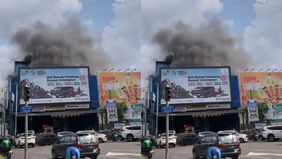 Beredar video memperlihatkan sebuah toko Ban Mobil Dua Sekawan di Jalan Sultan Agung Kebakaran. Hal tersebut menjadi viral di media sosial.