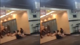 Sejumlah Lady Companion (LC) atau pemandu lagu mengalami kesurupan massal di sebuah tempat hiburan malam di Sawah Besar, Jakarta Pusat.