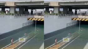 Beredar video memperlihatkan beberapa bocah berenang di kolong fly over MM2100 Cikarang Barat. Hal tersebut menjadi viral di media sosial.