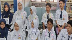 Beredar potret memperlihatkan lima pasang anak kembar masuk sekolah bareng di SMA 3 Semarang. Hal tersebut menjadi viral di media sosial.