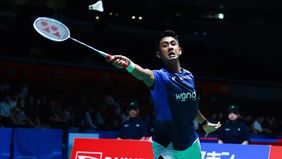 Pebulutangkis tunggal putra, AlwinFarhan menjadi wakil Indonesia pertama yang memastikan lolos ke babak 16 besar Japan Open 2025.