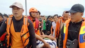Direktorat Jenderal Perhubungan Laut (Ditjen Hubla) Kementerian Perhubungan (Kemenhub) mengonfirmasi bahwa insiden terbaliknya kapal boat di perairan Selat Sipora, Kepulauan Mentawai, Sumatera Barat, disebabkan oleh gelombang tinggi yang mencapai emp