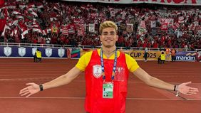 Selebgram asal Malaysia, Aisar Khaled tengah menjadi perbincangan hangat di media sosial setelah dirinya diusir suporter Timnas Indonesia. Hal tersebut menjadi viral.