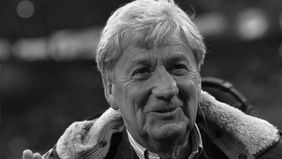 Legenda Timnas Jerman, Frank Mill meninggal dunia di usia 67 tahun akibat serangan jantung yang dideritanya sejak bulan Mei lalu. Hal tersebut di konfirmasi melalui situs resmi Bundesliga.