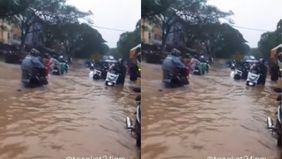 Beredar video memepilitah banjir sekitar satu meter di Jalan Raya Jatake, Tangerang, setelah hujan cukup deras menimpa daerah tersebut. Hal ini menjadi viral di media sosial.