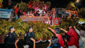 Kementerian Kehutanan (Kemenhut) dan Kementerian Lingkungan Hidup (KLH) ikut memeriahkan Karnaval Kemerdekaan RI ke-80 dengan menampilkan kendaraan hias bertema “Berjuang Atasi Tri Krisis Planet” di hadapan Presiden Prabowo Subianto di Silang Monas.