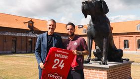 Pemain Timnas Indonesia, Calvin Verdonk resmi berlabuh ke klub Ligue 1 Lille dengan durasi kontrak tiga musim atau hingga 30 Juni 2025.
