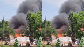 Beredar video memperlihatkan kebakaran hebat melanda lapak-lapak di Kawasan Banjir Kanal Timur (BKT), Cipinang Besar Selatan, Jakarta Timur pada Rabu Siang tadi, 3 September 2025, sekitar pukul 14.05 WIB.