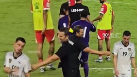 Gelandang Timnas Indonesia, Thom Haye enggan melakukan salam dengan para pemain Lebanon setelah pertandingan berakhir dan memutuskan langsung meninggalkan lapangan.